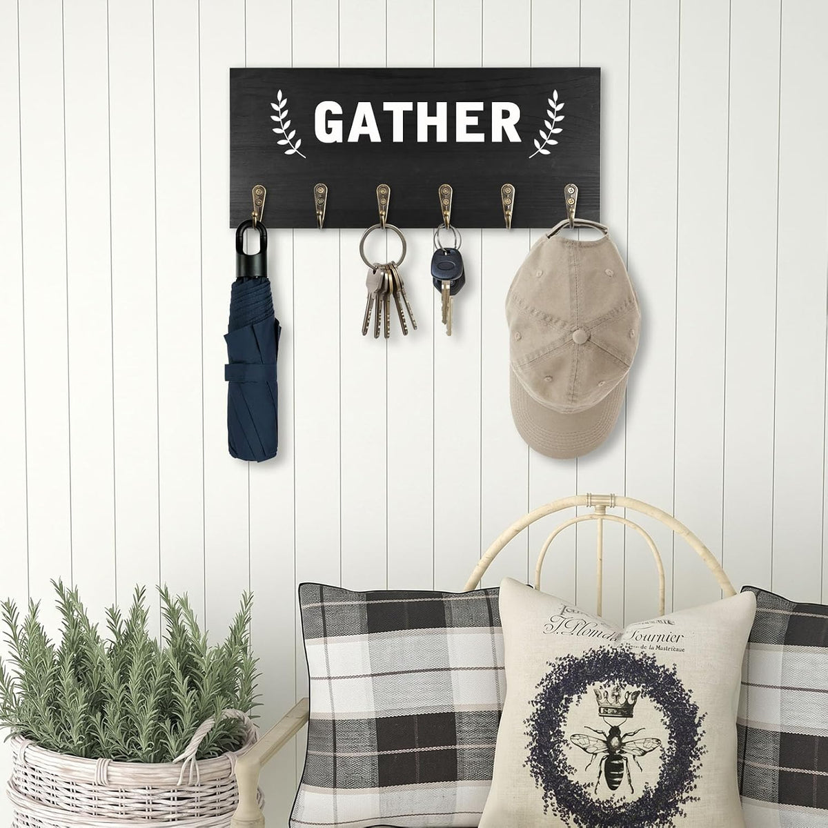 AHYS Key Holder Wall Mount Wooden Key Hanger with 6 Metal Hooks Rustic Home Wall Decor for Farmhouse Entryway Hallway Living Room Office Decorations - Black