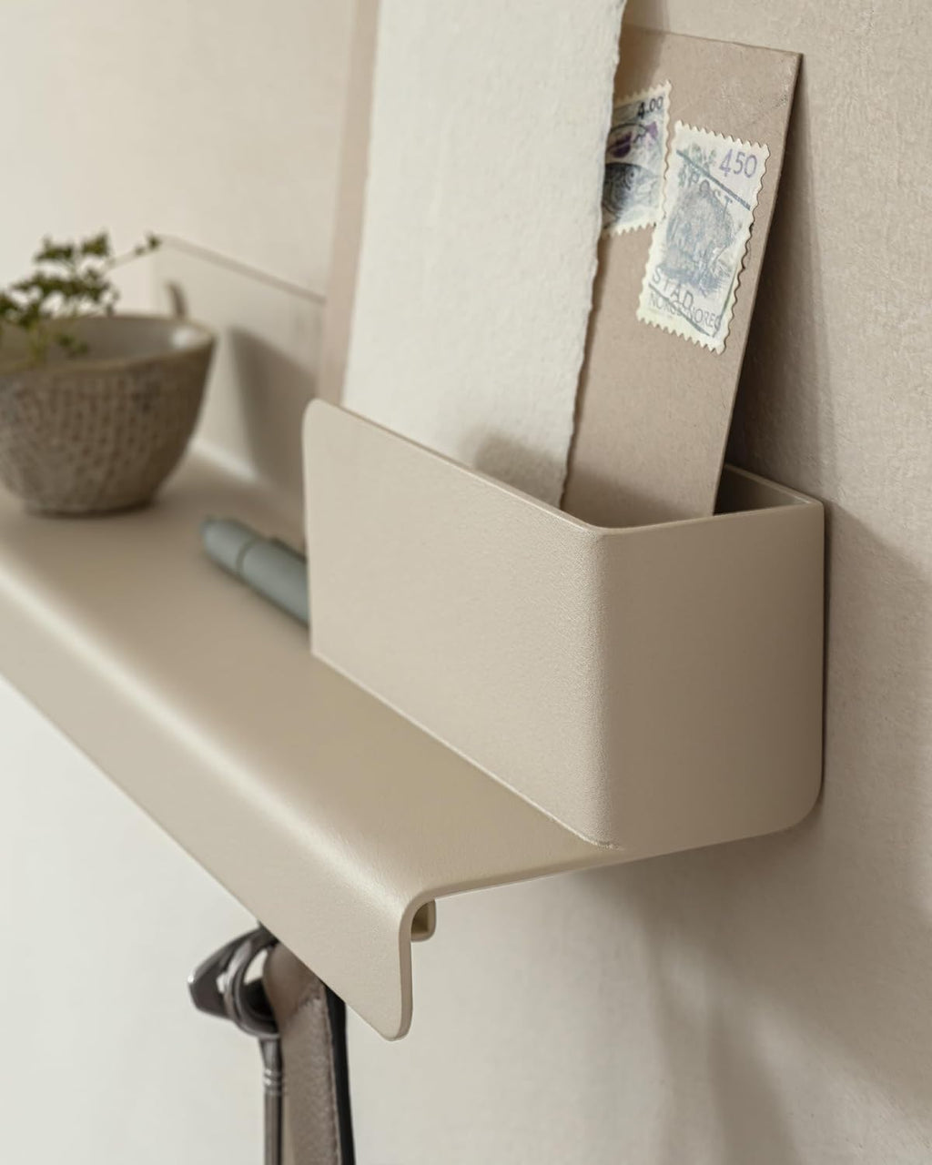 Kazai. Key Holder for Wall 'Holmsen' | Minimalist Key Hooks Design from Berlin | Modern Key Hanger with Metal Shelf | Key Hook Wall Mounted as Hallway Furniture | Sand Taupe