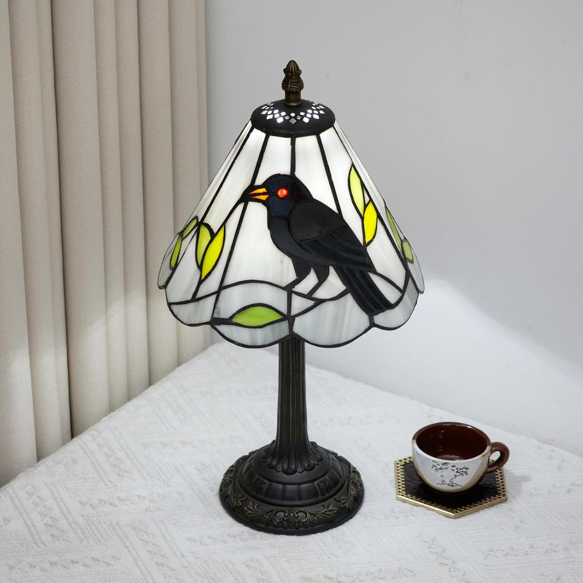 Halloween Black Small Crow Tiffany Style Stained Glass Table Lamp Unique Farmhouse the Crow Bedside Table Lamp Living Room Dining Room Office Decoration Table Lamp Home Decoration Props Gifts