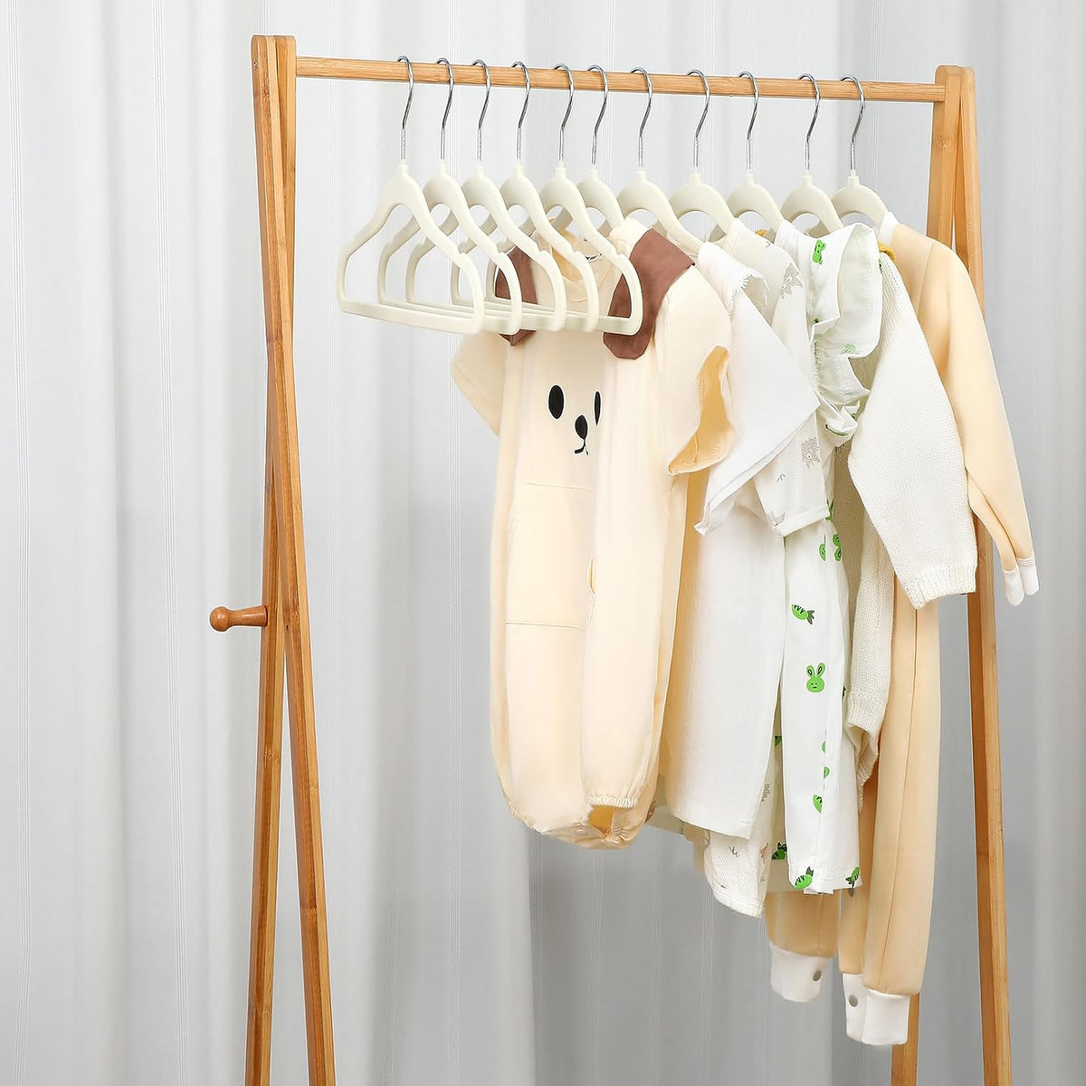 GoodtoU Velvet Baby Clothes Hangers 20 Pack 11.8 Inch Beige
