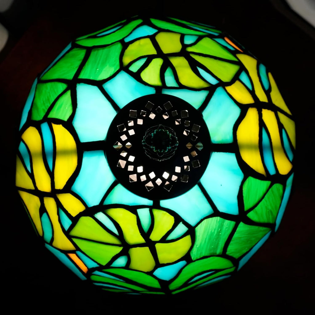 Tiffany Lamp Monstera Deliciosa Stained Glass Table Lamp Handmade Green Monstera Swiss Cheese Plant Bedside Desk Light Unique Cute Accent Nightstand Light for Home Office Dormitory Bar Decorate