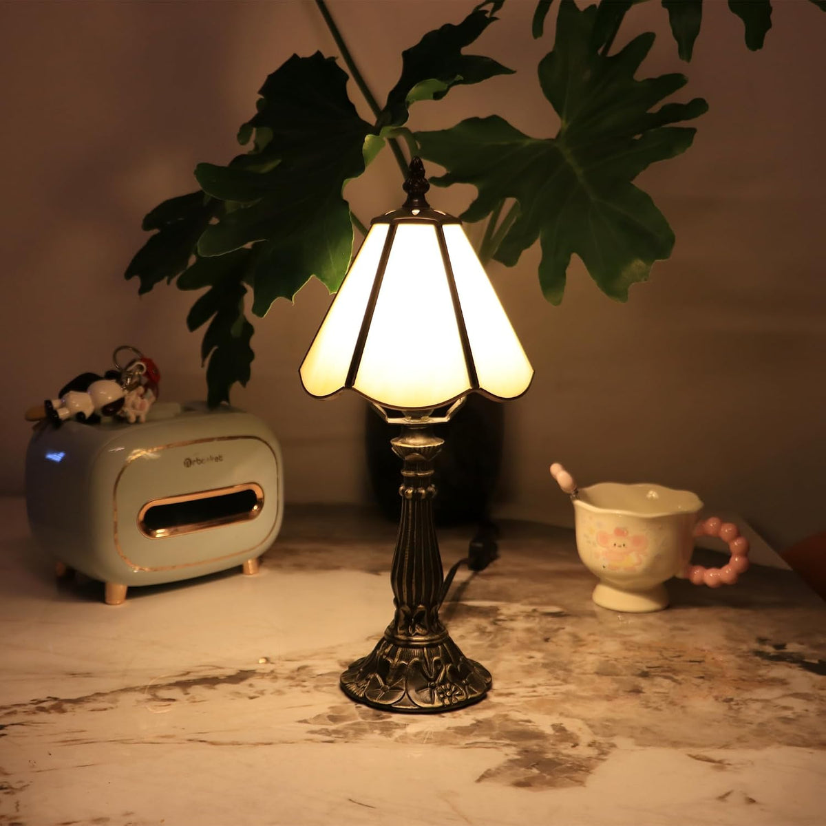Small Tiffany Style Table Lamp Beige Stained Glass Lamp 14 Inch