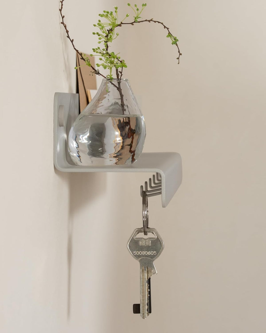 Kazai. Key Holder for Wall 'Holmsen' | Minimalist Key Hooks Design from Berlin | Modern Key Hanger with Metal Shelf | Key Hook Wall Mounted as Hallway Furniture | Silk Gray