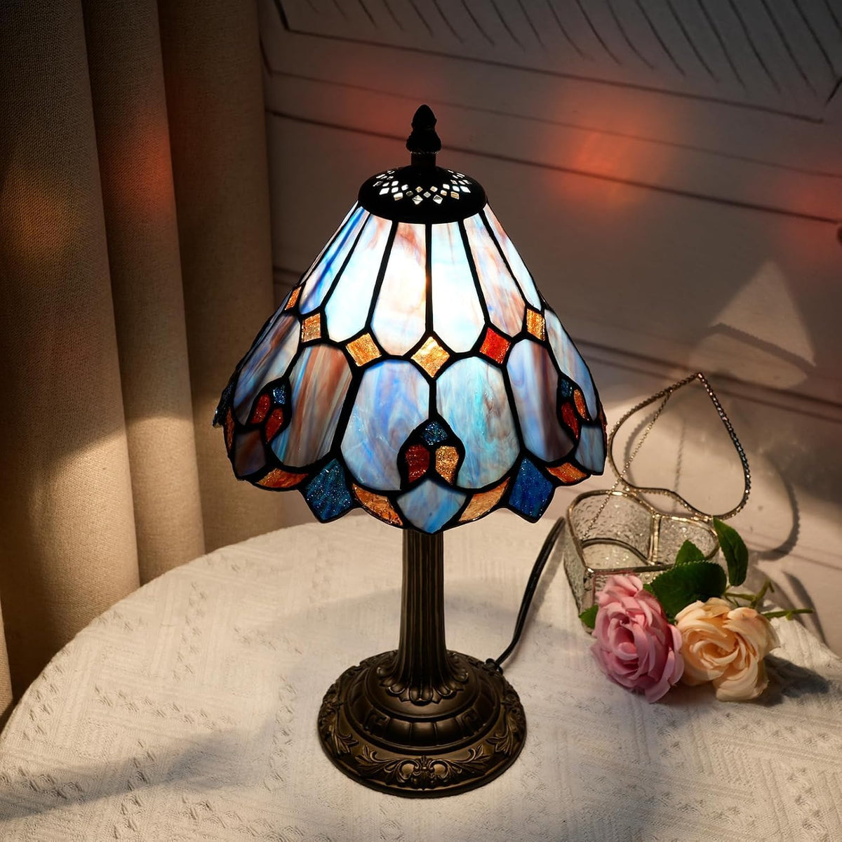 Tiffany Lamp Stained Glass Table Lamp Purple Style Small Bedside Lamp Living Room Dining Room Reading Office Decoration Desk Lamp Home Decoration Creative Gift