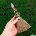 Witch Cinnamon Broom Natural Crystal Magic Sweeper Rose Quartz Tower Broom 7.08"-7.87" Healing Crystal Point Witch Altar Supplies for Crystal Therapy Cleaning Bedroom Office Home Decor Gift