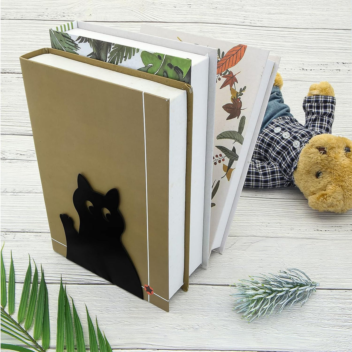Cute Black Cat Bookends Metal Cat Book Ends Kids Bookends Office Journal Holder Library Decoration Bookshelf Book Organizer for Christmas Birthday Back to School Student Gift (Black Raise Hand)