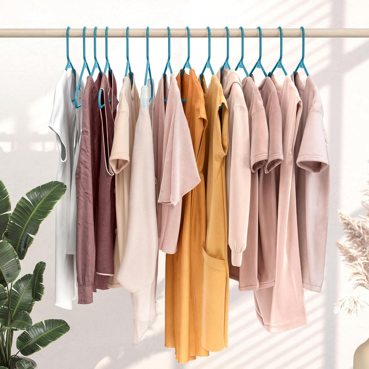 Plastic Hangers 20 Pack Blue - Clothes Hangers - Makes The Perfect Coat Hanger and General Space Saving Hangers for Closet and New Apartment Essentials - Percheros Ganchos para Colgar Ropa Hangars