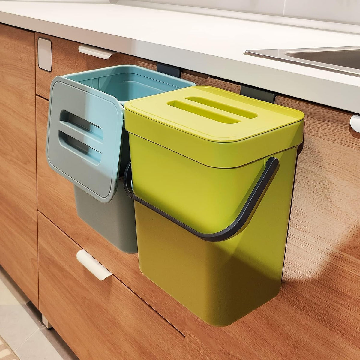 stonespace Small Cabinet Door Trash Can with Lid, 1.3Gal, Green