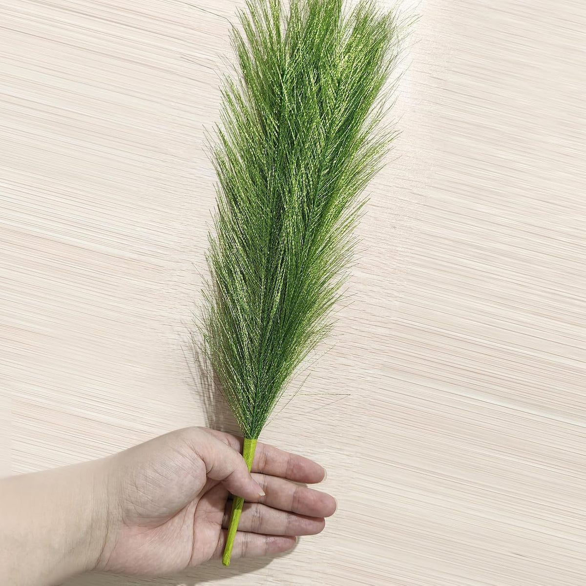 MECCANIXITY 1Pcs Faux Pampas Grass Small 45cm/17.7" Fake Fluffy Pampas Grass 7 Branches Artificial Vase Filler for Home Office Vase Wedding Decoration Gold