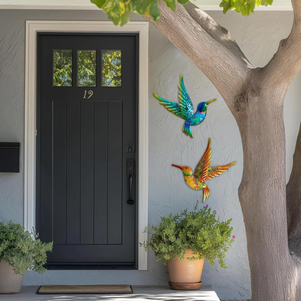 HONGLAND Metal Hummingbird Wall Art 12inch Metal Birds Wall Sculpture Garden Decoration Outdoor Statue Patio Fence Hanging Plaques 2 Pack（Multicolor）