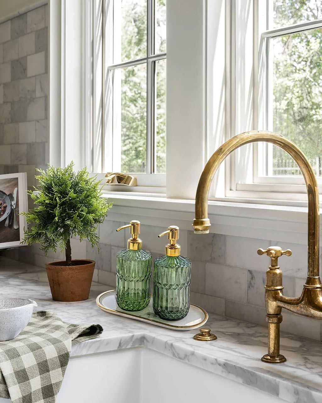 JASAI 2Pack 18Oz Green Glass Soap Dispenser with Gold Rust Proof Pump