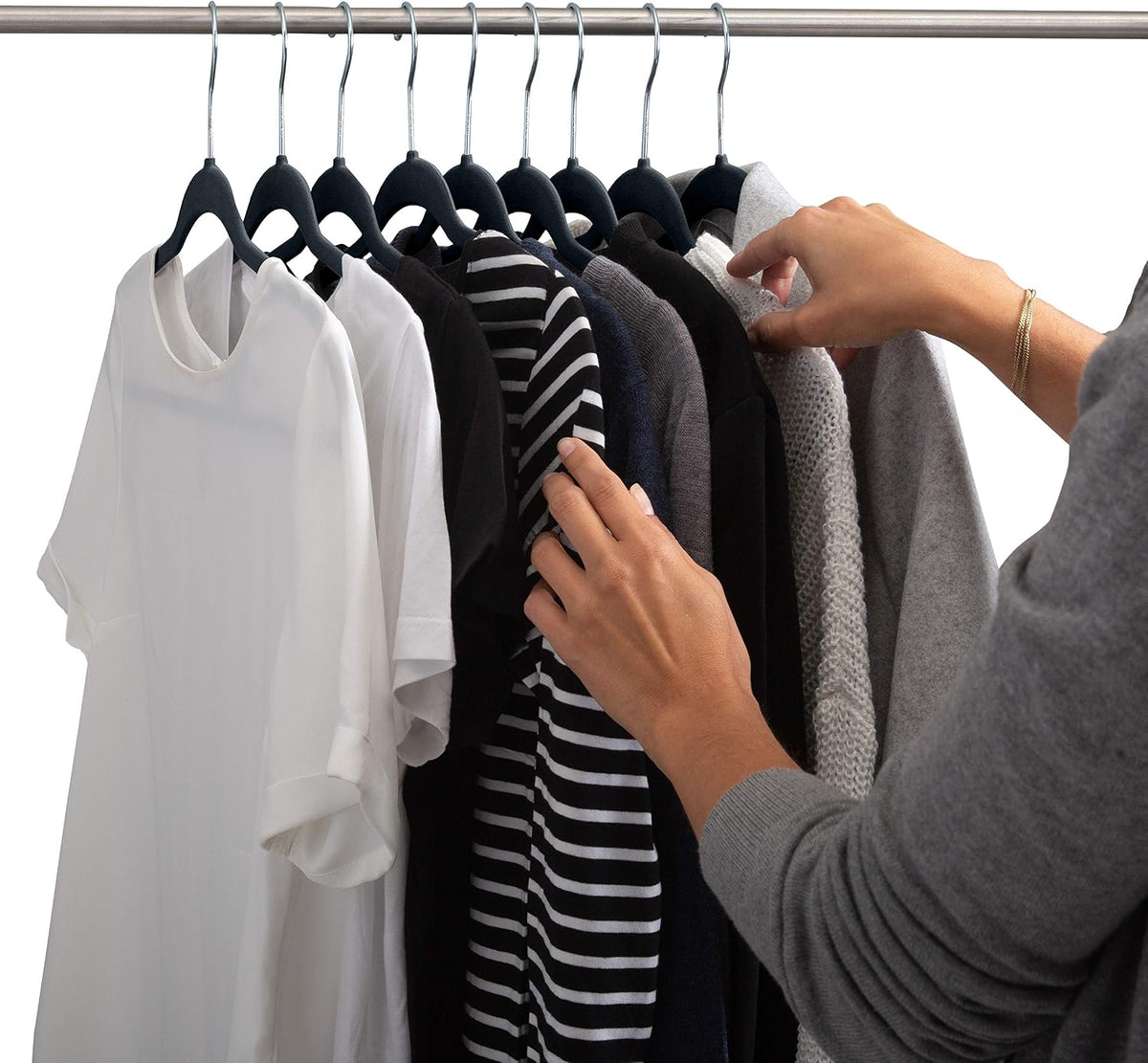 Simplify 10 Super Slim Velvet Huggable Hangers in Black