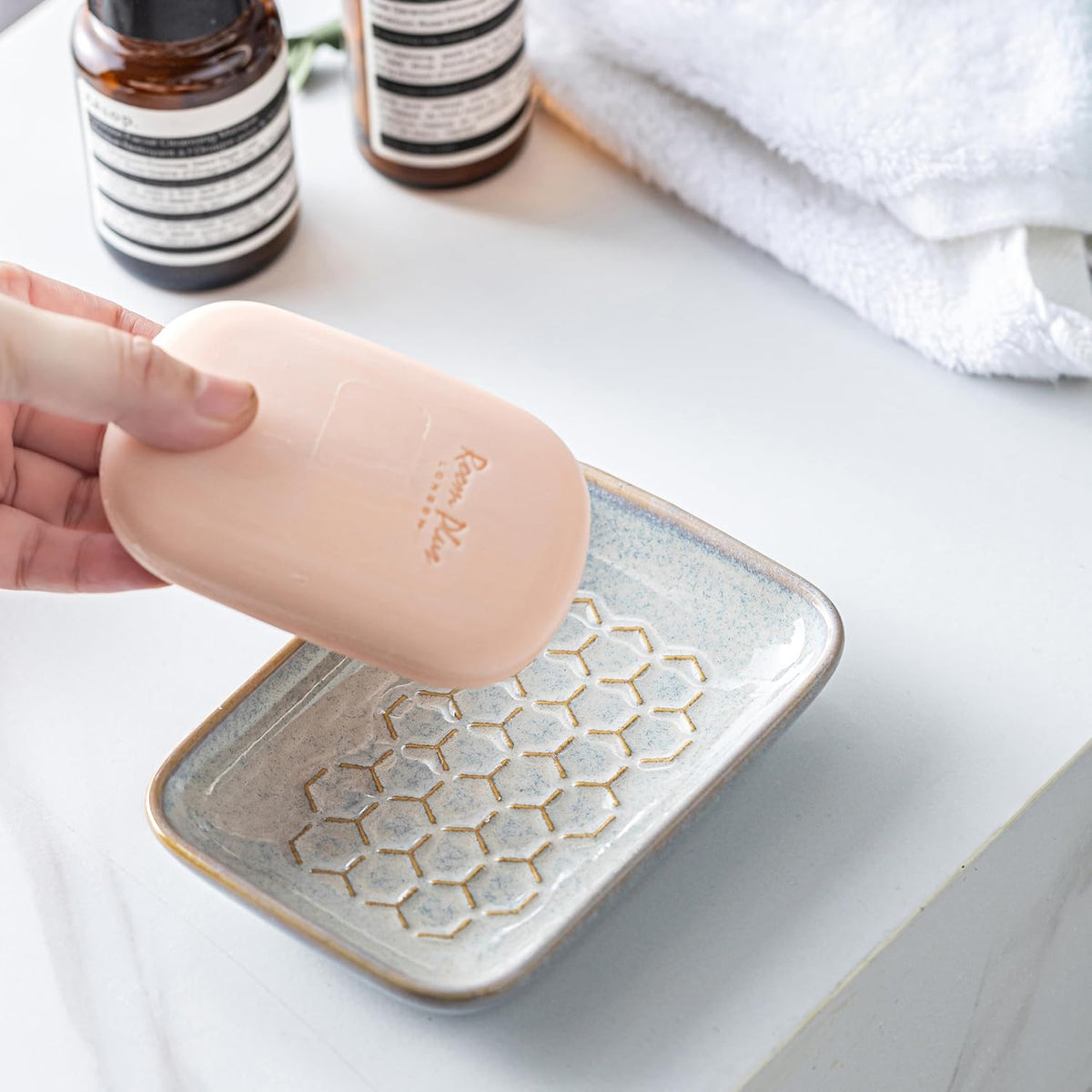 Gomakren Ceramic Soap Dish for Shower, Honeycomb Soap Tray 5.5 Inch, Gray