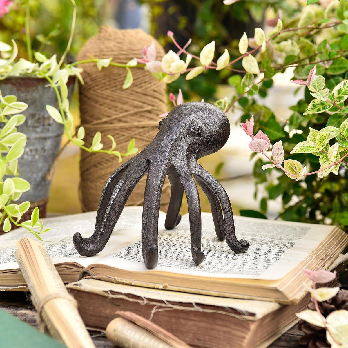 Sungmor Cast Iron Octopus Sculpture, Decor Bookend & Phone Tablet Stand