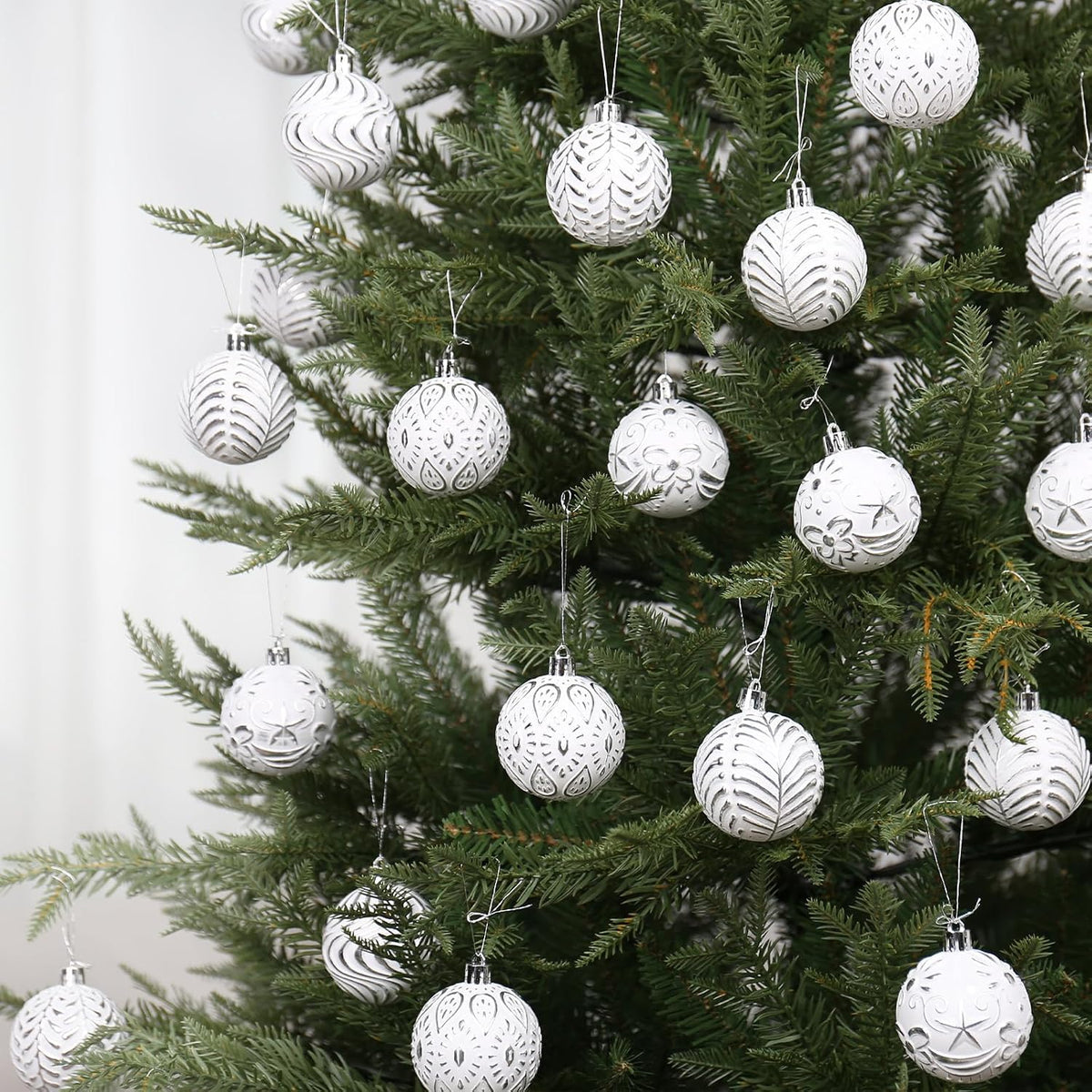 30PCS Silver/White Christmas Ball Ornaments Set for Xmas Tree Decorations