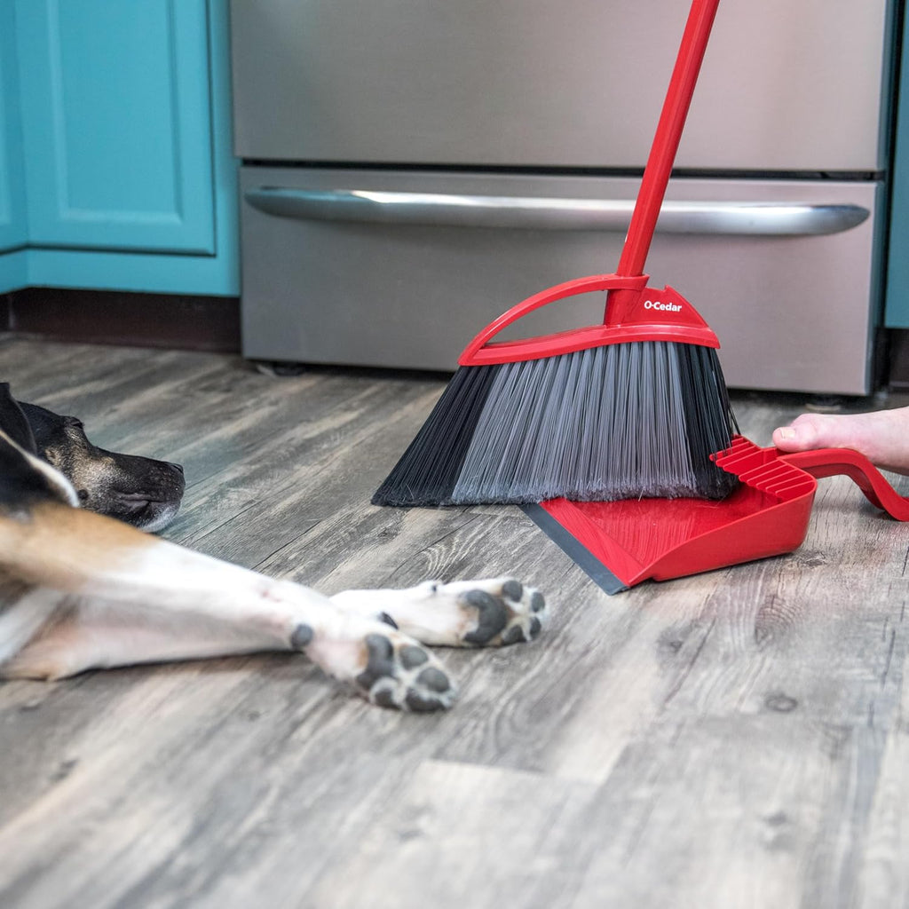 O-Cedar Pet Pro Broom with Step-On Dustpan | Removes Over 99% of Dust & Dirt in One Sweep | Removes 3X More Pet Hair | Quiet Cleaning Tool for Cat and Dog Owners