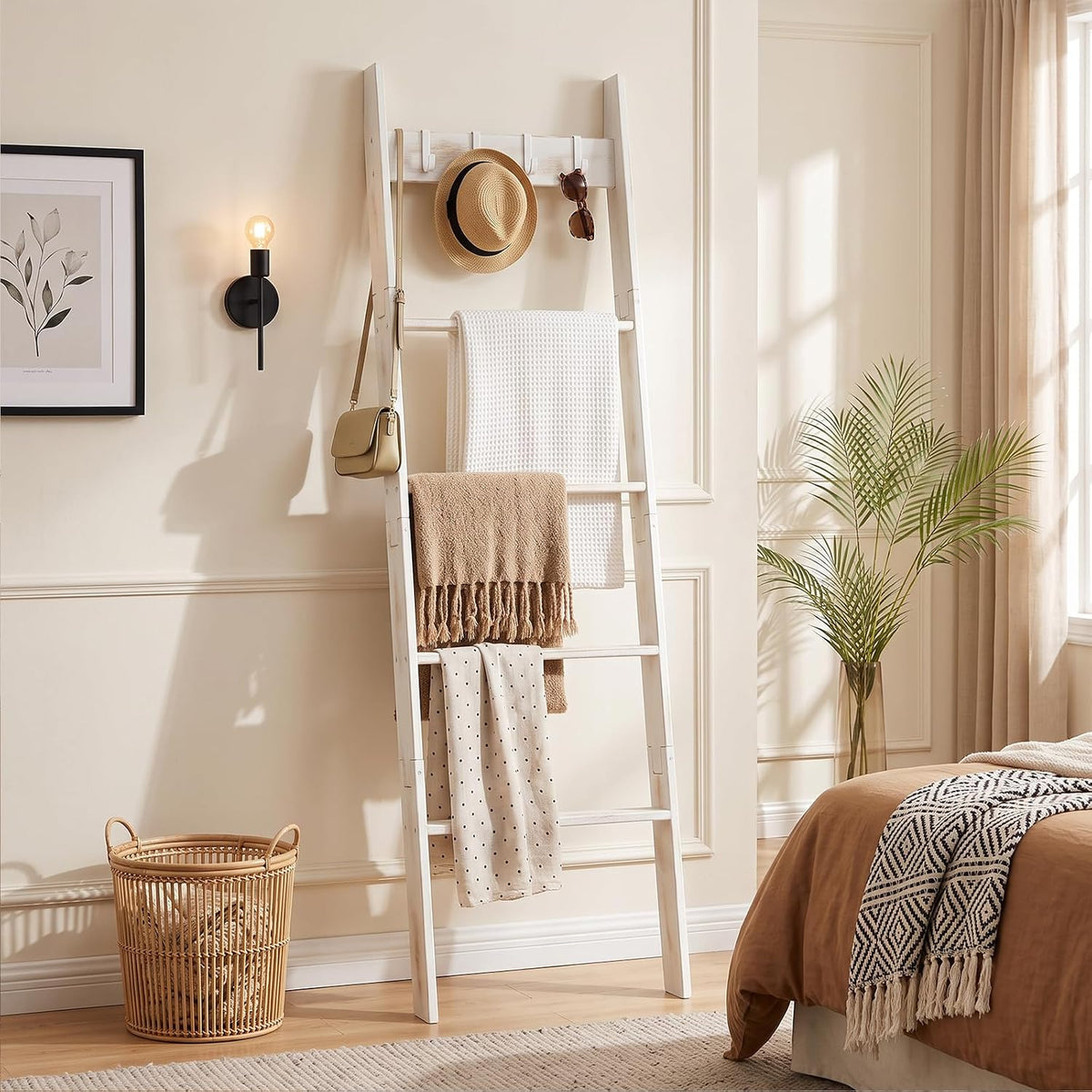 HOOBRO Blanket Ladder for Living Room and Bedroom, 5-Tier Wall Leaning Towel Rack for Bathroom, Decorative Ladder Shelf with 4 Removable Hooks, Farmhouse Blanket Storage, White WW51CJ01G1