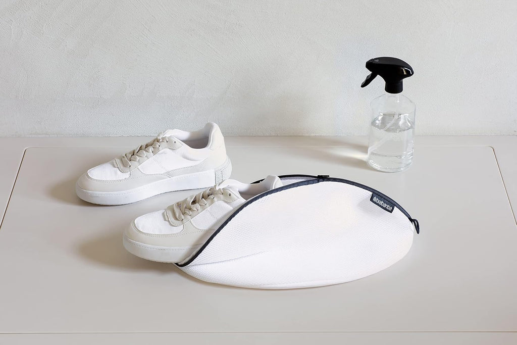 Brabantia Mesh Zip Up Sneaker Bag for Washing Machine - White Laundry Protector for Tennis, Running, Athletic Shoes