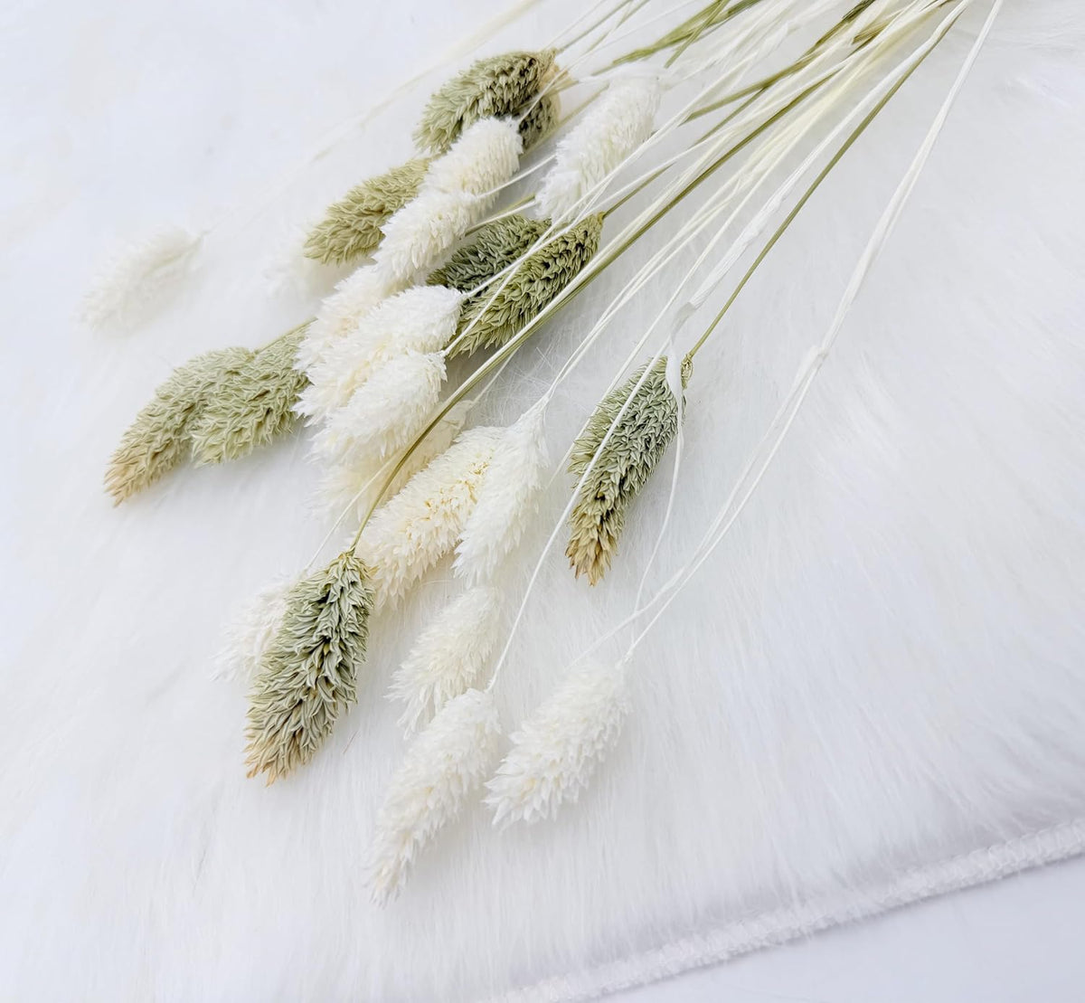 100Pcs Fall Dried Flowers Stems Natural Dried Pampas Grass Bouquets White and Green Gem Grass Artificial Dried Plants Boho Floral for Autumn Vase Filler Floral Arrangements Home Table Wedding