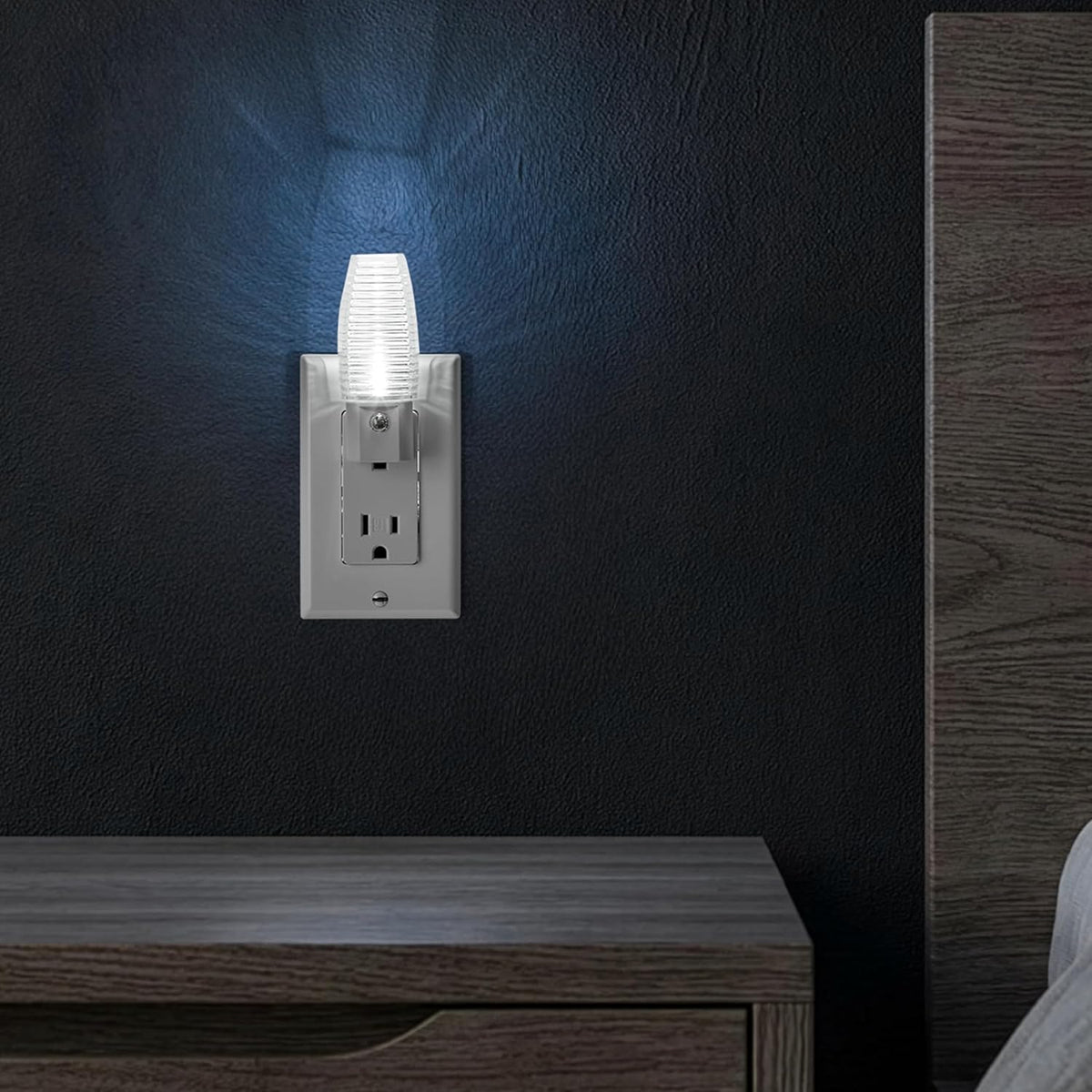 Maxxima LED Plug-in Night Light, Dusk to Dawn Sensor 5000K 5 Lumens, 6 Pack