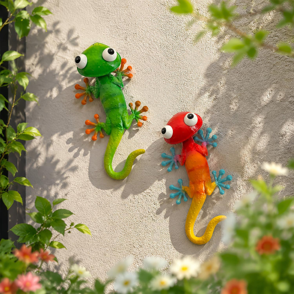 HONGLAND Gecko Metal Wall Art- 15 Inch 3D Lizard Wall Decor Outdoor Garden Sculptures & Statues with Free-Adjustable Head, 2 Pack Yard Decorations for Garden Fence Home
