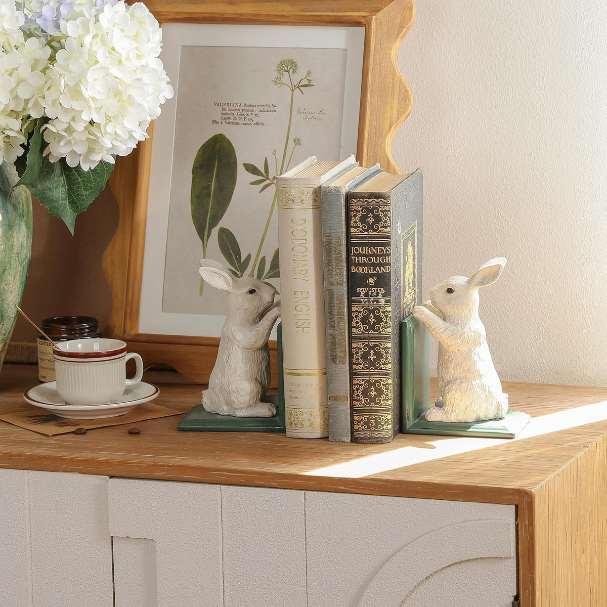 NIKKY HOME Heavy Duty Non Slip Rustic Bunny Metal Bookend Cute Rabbit Book Ends Book Stoppers for Easter Decor Home and Office Shelves