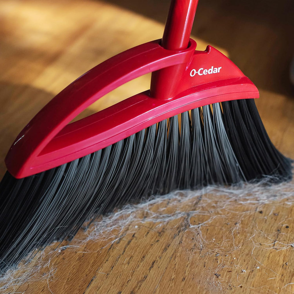 O-Cedar Pet Pro Broom with Step-On Dustpan | Removes Over 99% of Dust & Dirt in One Sweep | Removes 3X More Pet Hair | Quiet Cleaning Tool for Cat and Dog Owners