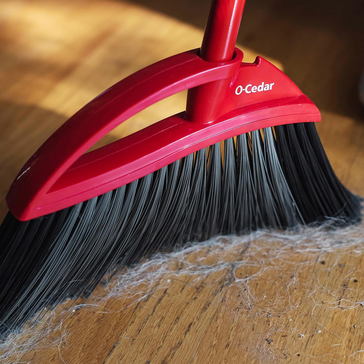 O-Cedar Pet Pro Broom with Step-On Dustpan | Removes Over 99% of Dust & Dirt in One Sweep | Removes 3X More Pet Hair | Quiet Cleaning Tool for Cat and Dog Owners