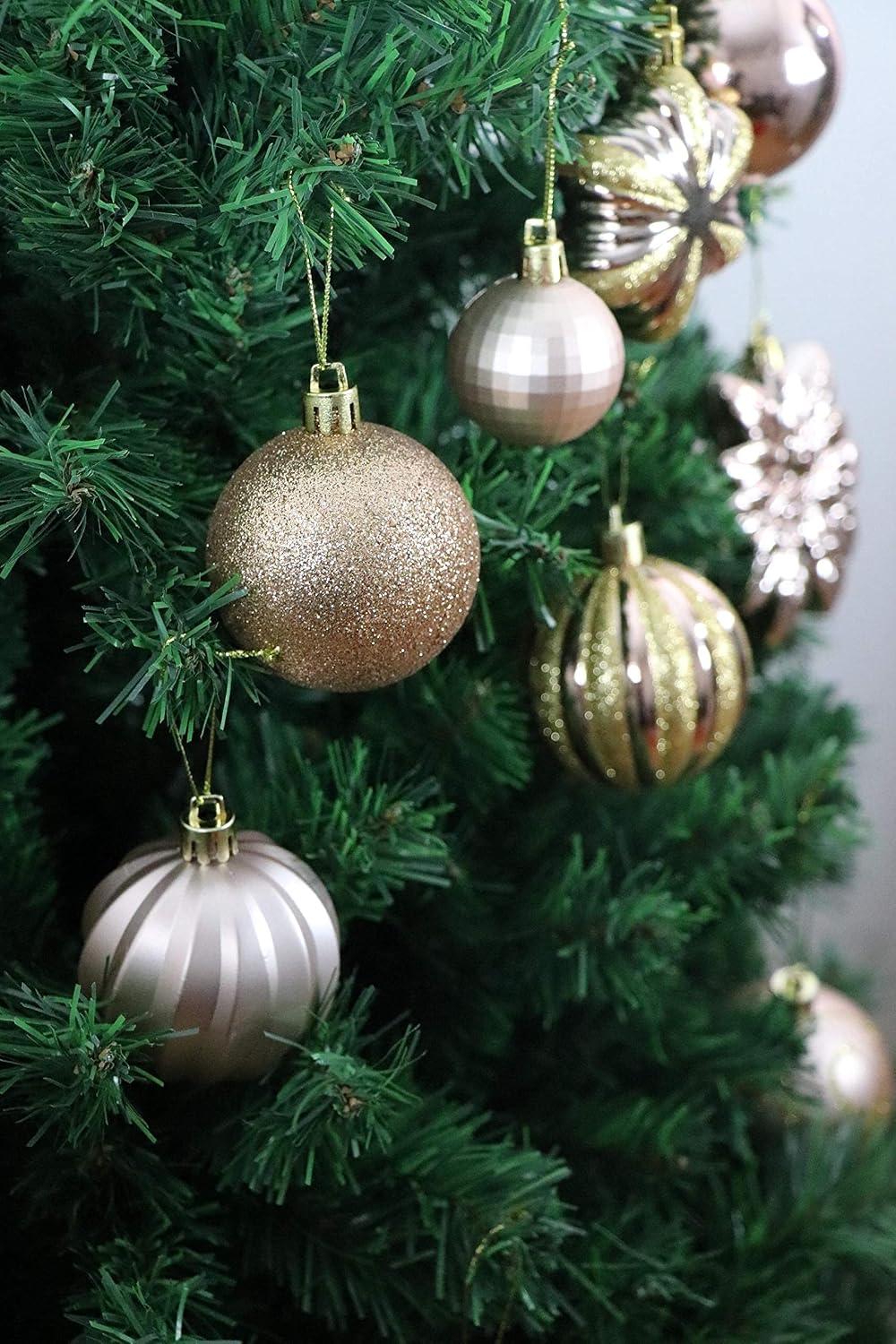73ct Assorted shatterproof Christmas Ornaments Luxury Collection Set in Reusable Hand-held Gift Package for Christmas Tree Decoration (Champagne)