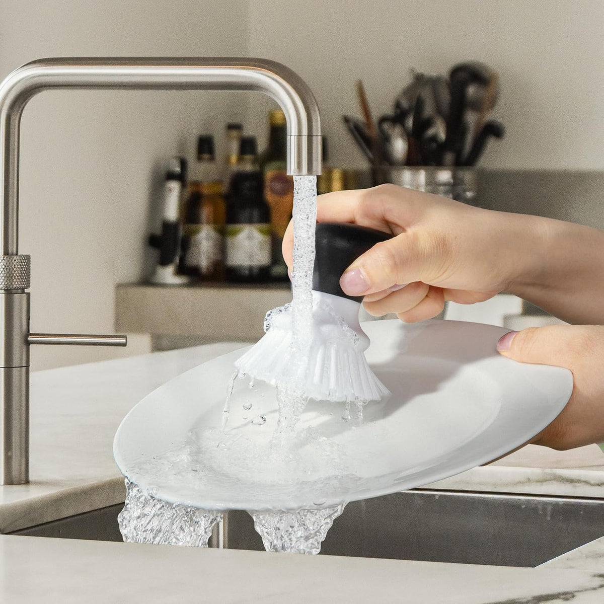 MR.SIGA Dish Scrub Brush, Palm Brush Dish Scrubber, White, Pack of 2