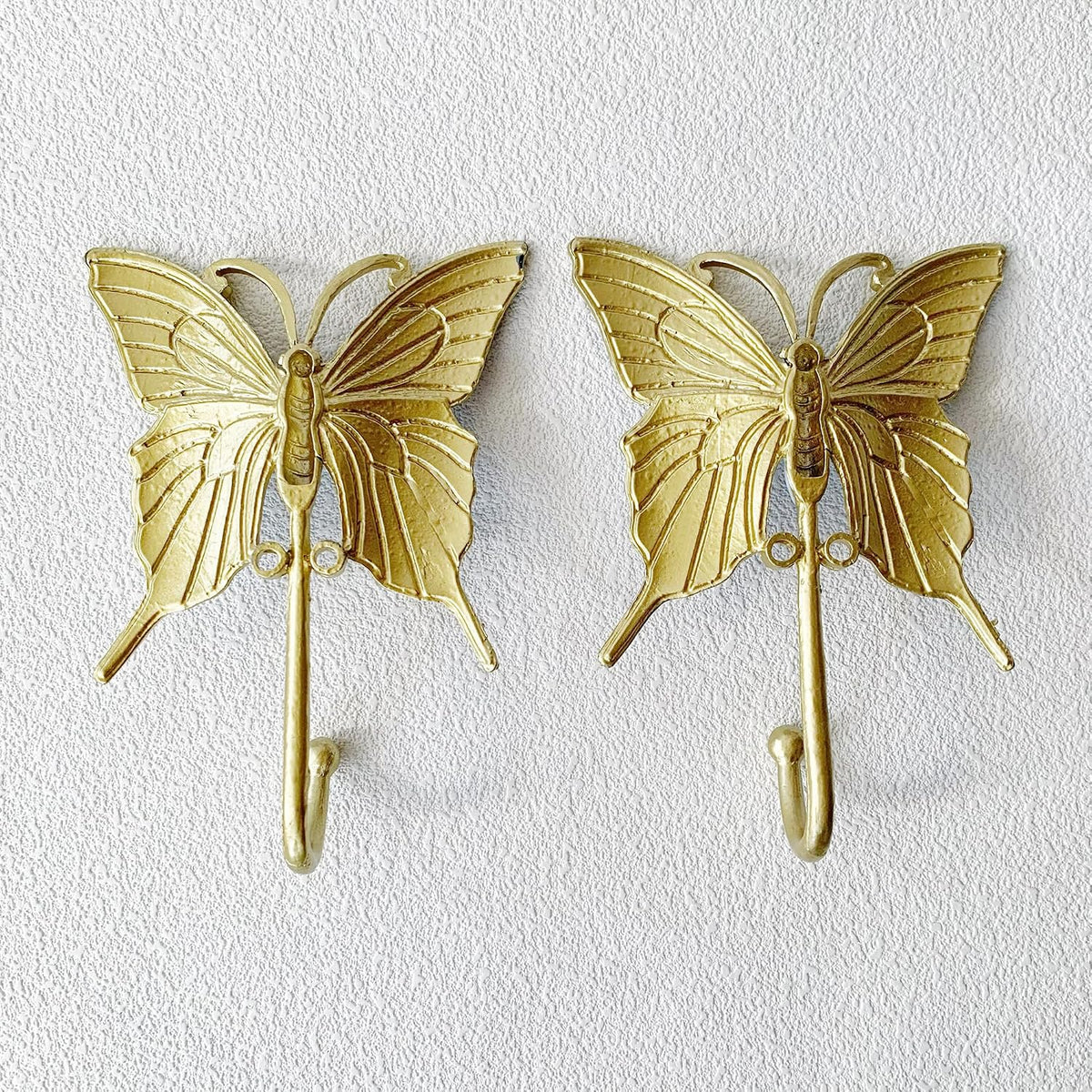 Vintage Butterfly-Shaped Decorative Wall Hooks, 2 Pack Hand-Painted Blue Butterfly Metal Wall Hook Rack Hangers for Hanging Coats, Clothes, Keys, Hats, and Towels