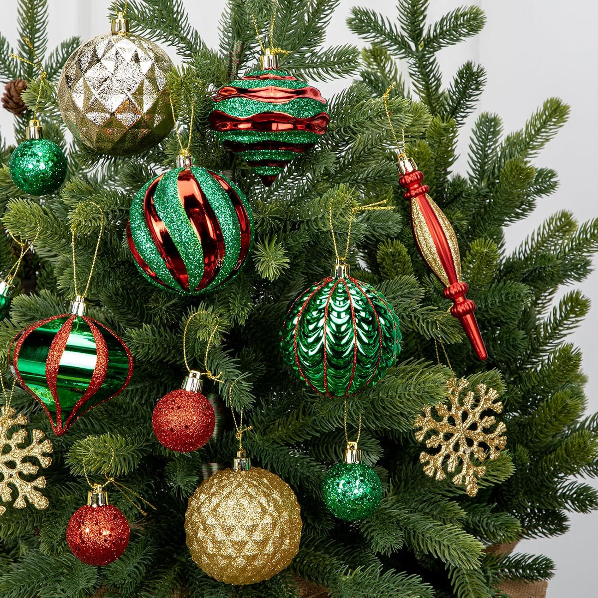 Hollyone Christmas Balls Ornaments Set, 50pcs Glitter Red Green and Gold Shatterproof Christmas Ball Snowflakes Tree Ornaments Hanging Ball Decoration for Xmas Tree Wreath Garland Wedding Home Decor