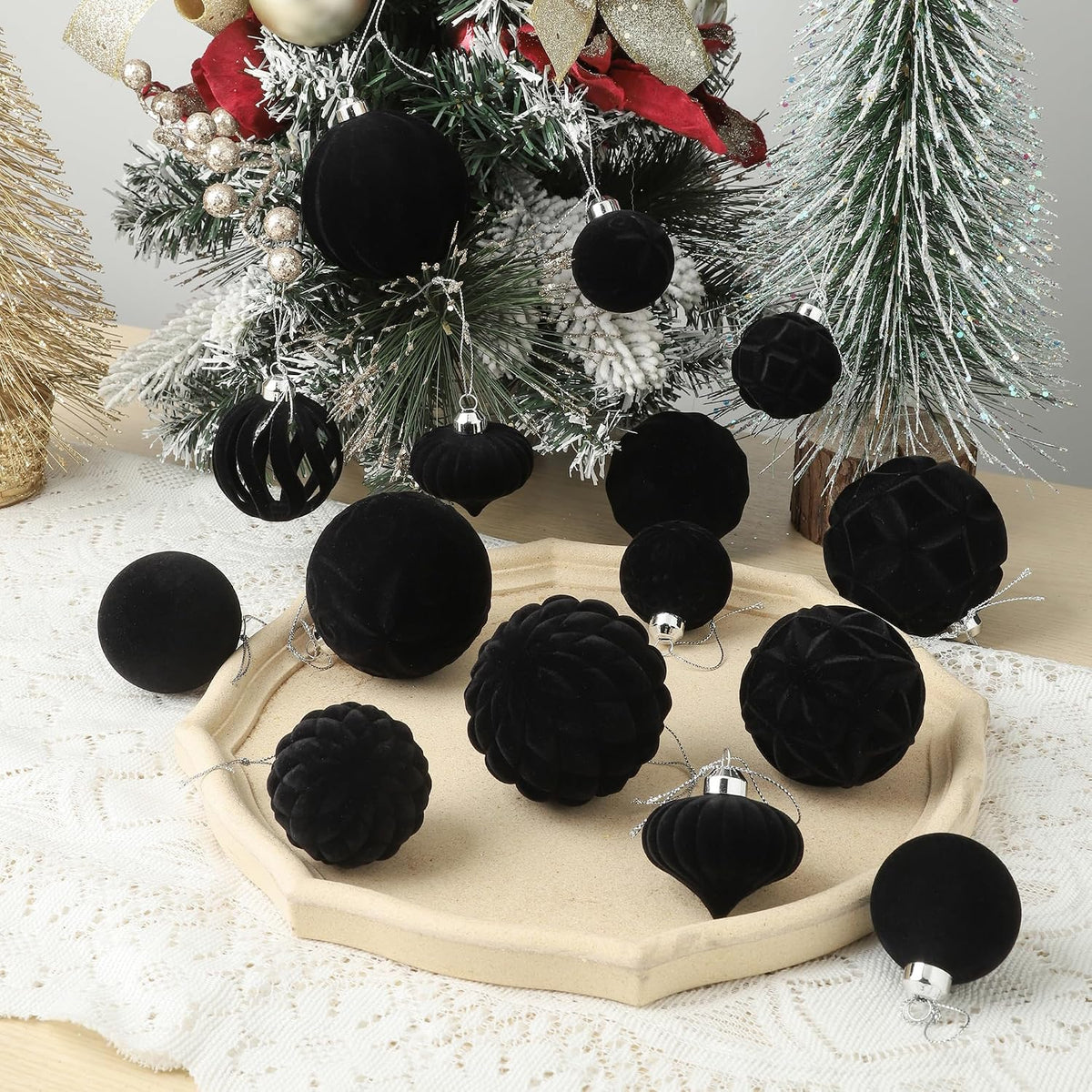 36pcs Velvet Christmas Ball Ornaments, Flocked Shatterproof Christmas Ornaments, Xmas Tree Decorations Set Hanging Ornaments for Xmas Holiday Party Home Decor(Black)