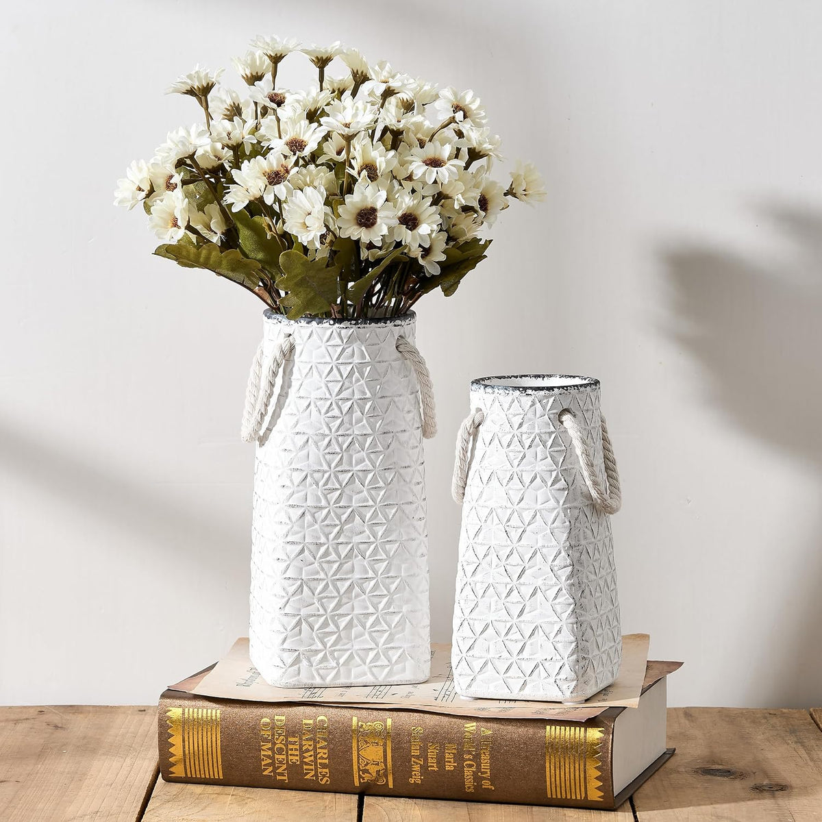Vaseking Elegant White Petite Vase, 7 inch Ceramic Modern Minimalism Geometric Texture Purse Vase with Hanging Rope, Creative Tote Bag Vases for Home Decor, Living Room, Wedding, Bookshelf Decor