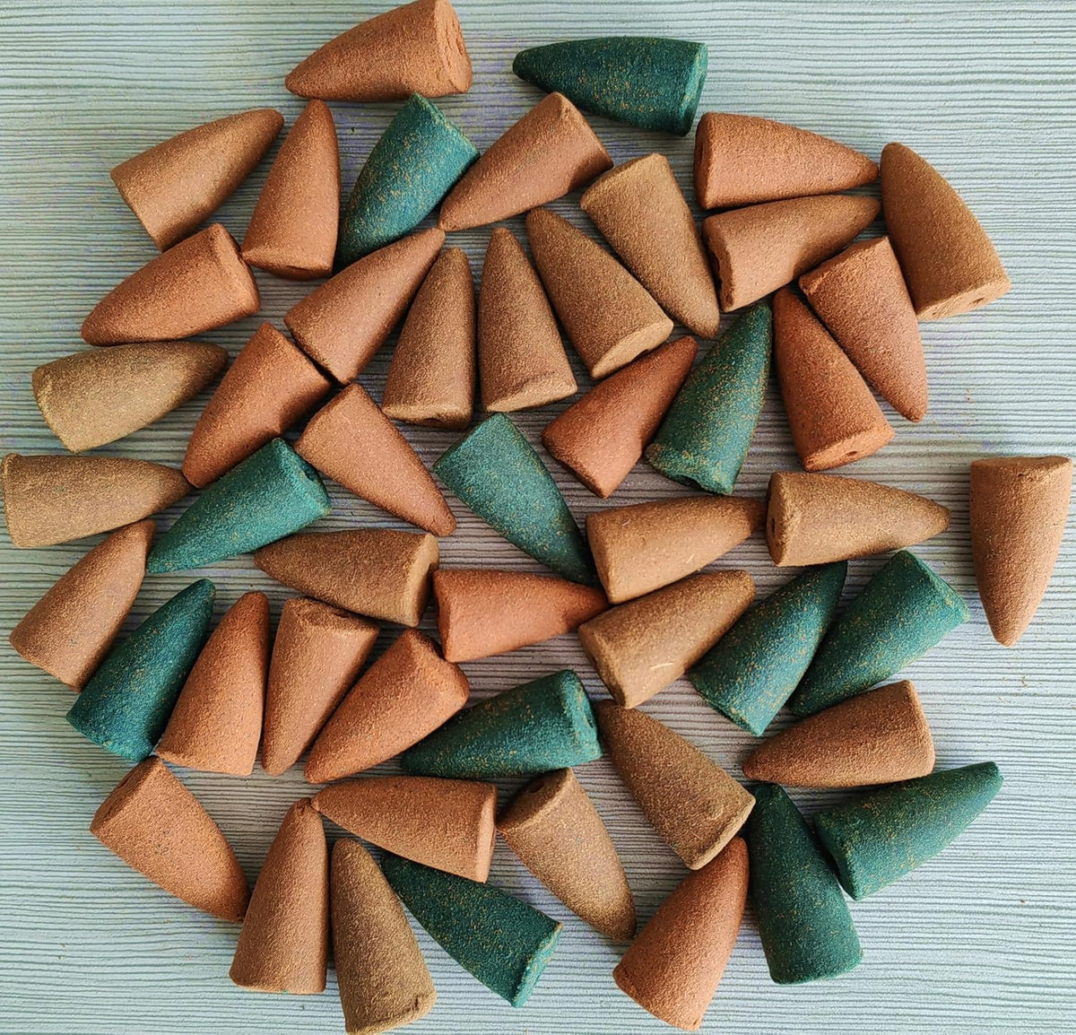 Hosley Backflow Assorted Fragrance Incense Cones 240 Pack, Full Moon, Dragon's Blood, Myrrh, Frankincense. Perfect for Home, Meditation & Aromatherapy, Bathroom Setting.