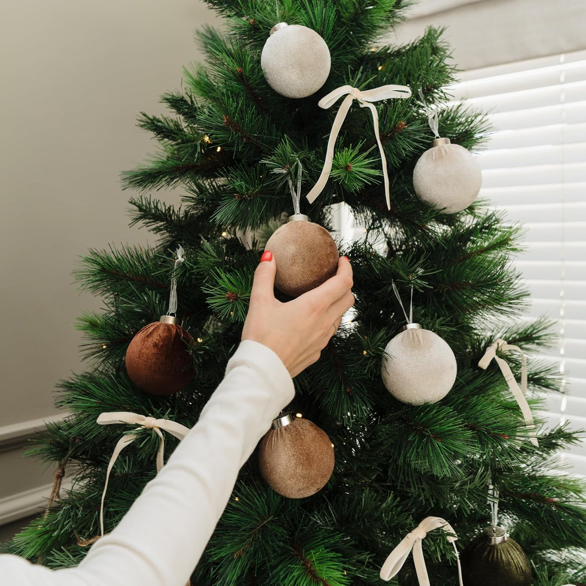 Elegant Velvet Christmas Ornaments Set - 15 Shatterproof Balls & 10 Bows
